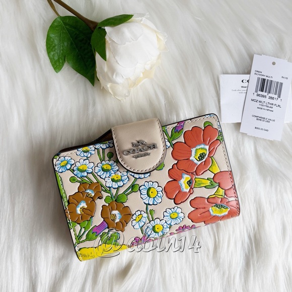 NWT Coach Floral Print Medium Corner Zip Wallet - Picture 7 of 7